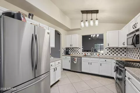 Kitchen - 2412 E Rosemonte Dr, Phoenix, AZ 85050 photo 2 of 4