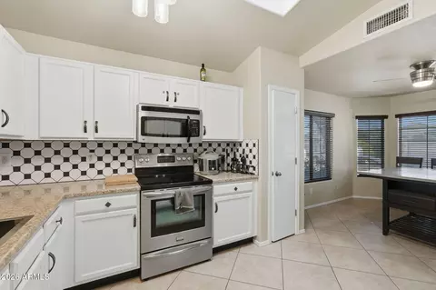 Kitchen - 2412 E Rosemonte Dr, Phoenix, AZ 85050 photo 4 of 4