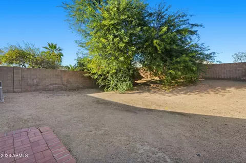 Exterior - 2412 E Rosemonte Dr, Phoenix, AZ 85050 photo 7 of 8