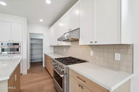 Kitchen - 5537 Earll Dr, Phoenix, AZ 85018 photo 1 of 2