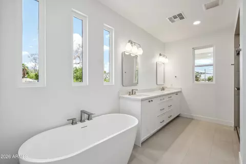 Bath - 5537 Earll Dr, Phoenix, AZ 85018 photo 4 of 5
