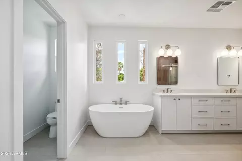 Bath - 5537 Earll Dr, Phoenix, AZ 85018 photo 3 of 5