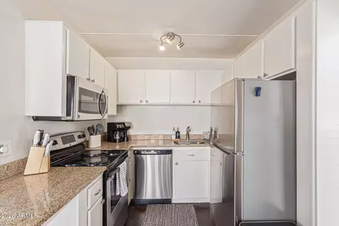 Kitchen - 1002 E Osborn Rd #B, Phoenix, AZ 85014 photo 3 of 3
