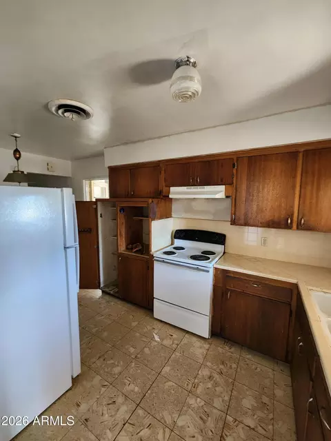 Kitchen - 2032 W State Ave, Phoenix, AZ 85021 photo 1 of 2