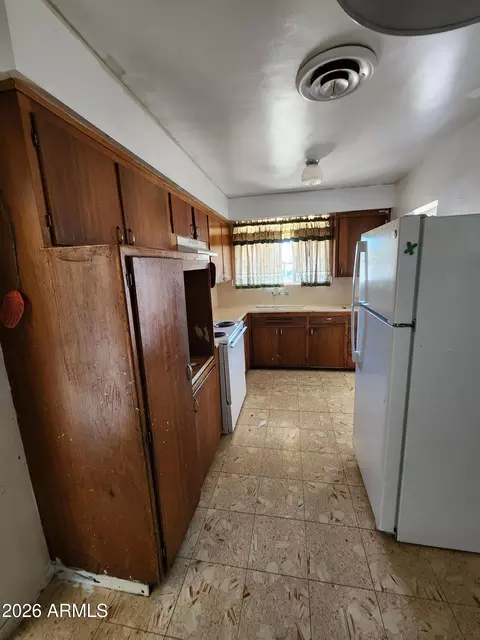 Kitchen - 2032 W State Ave, Phoenix, AZ 85021 photo 2 of 2