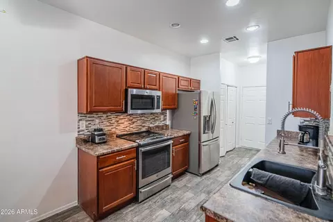 Kitchen - 2621 E Pecan Rd, Phoenix, AZ 85040 photo 2 of 5