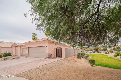 Exterior - 2621 E Pecan Rd, Phoenix, AZ 85040 photo 1 of 8