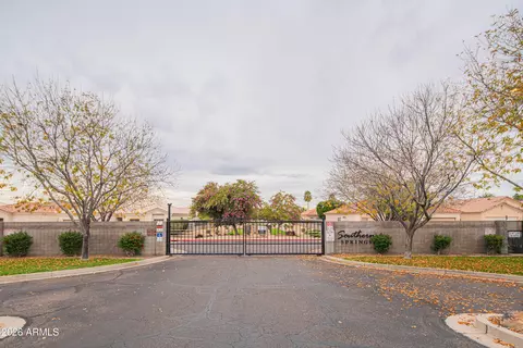 2621 E Pecan Rd, Phoenix, AZ 85040