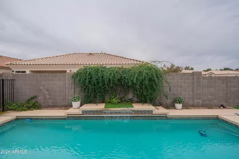 Exterior - 2621 E Pecan Rd, Phoenix, AZ 85040 photo 5 of 8