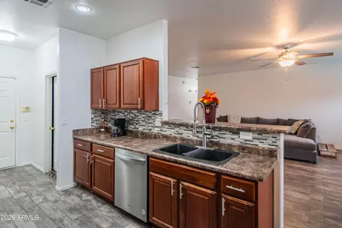 Kitchen - 2621 E Pecan Rd, Phoenix, AZ 85040 photo 4 of 5
