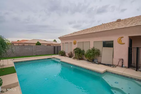 Exterior - 2621 E Pecan Rd, Phoenix, AZ 85040 photo 4 of 8
