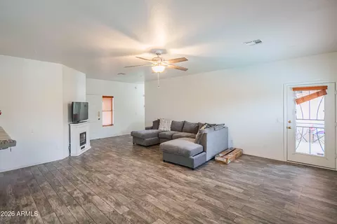 Living - 2621 E Pecan Rd, Phoenix, AZ 85040 photo 4 of 4