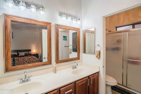 Bath - 2621 E Pecan Rd, Phoenix, AZ 85040 photo 1 of 3