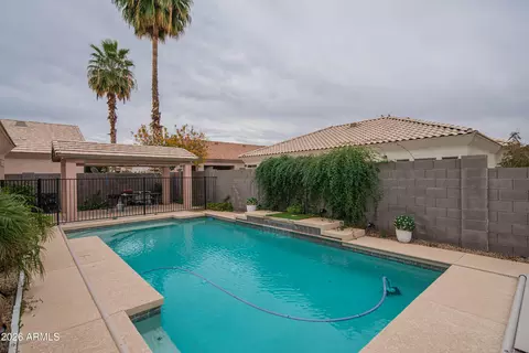 Exterior - 2621 E Pecan Rd, Phoenix, AZ 85040 photo 6 of 8
