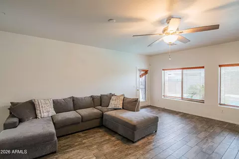 Living - 2621 E Pecan Rd, Phoenix, AZ 85040 photo 2 of 4