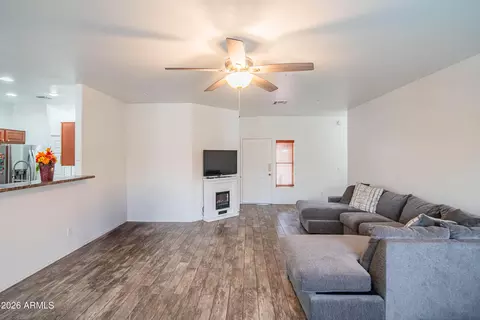 Living - 2621 E Pecan Rd, Phoenix, AZ 85040 photo 3 of 4