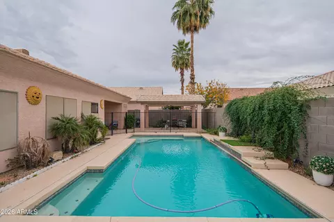 Exterior - 2621 E Pecan Rd, Phoenix, AZ 85040 photo 7 of 8