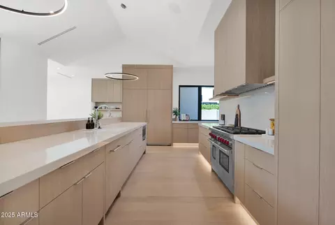 Kitchen - 4704 N 40th Pl, Phoenix, AZ 85018 photo 1 of 12