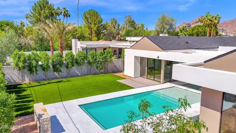 Exterior - 4704 N 40th Pl, Phoenix, AZ 85018 photo 5 of 29