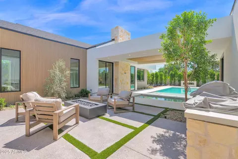 Exterior - 4704 N 40th Pl, Phoenix, AZ 85018 photo 10 of 29