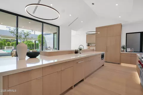 Kitchen - 4704 N 40th Pl, Phoenix, AZ 85018 photo 5 of 12