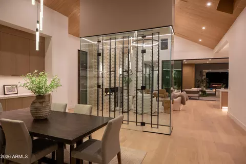 Dining - 4704 N 40th Pl, Phoenix, AZ 85018 photo 4 of 4