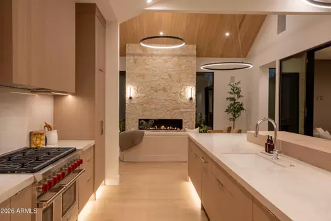 Kitchen - 4704 N 40th Pl, Phoenix, AZ 85018 photo 12 of 12