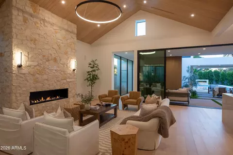 Living - 4704 N 40th Pl, Phoenix, AZ 85018 photo 4 of 4