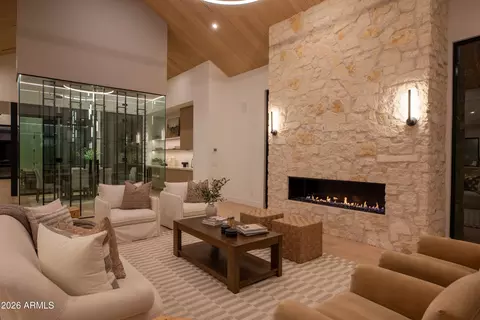 Living - 4704 N 40th Pl, Phoenix, AZ 85018 photo 3 of 4
