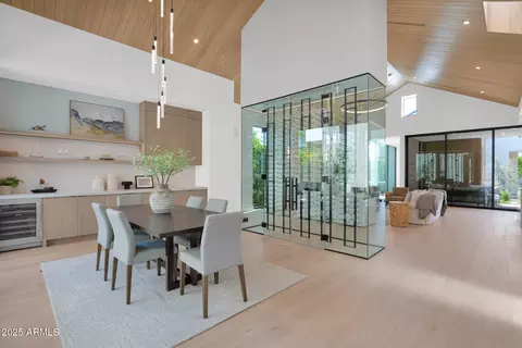 Dining - 4704 N 40th Pl, Phoenix, AZ 85018 photo 3 of 4