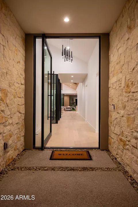 Entry Way - 4704 N 40th Pl, Phoenix, AZ 85018 photo 4 of 6
