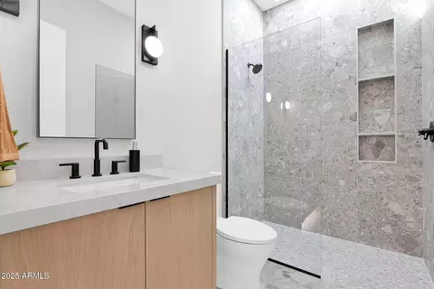 Bath - 4704 N 40th Pl, Phoenix, AZ 85018 photo 9 of 9