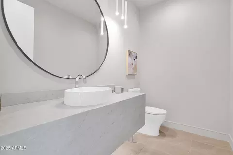 Bath - 4704 N 40th Pl, Phoenix, AZ 85018 photo 8 of 9