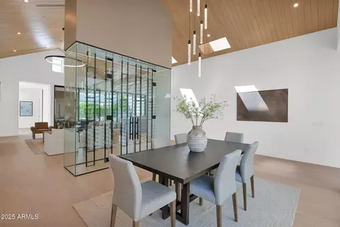 Dining - 4704 N 40th Pl, Phoenix, AZ 85018 photo 2 of 4