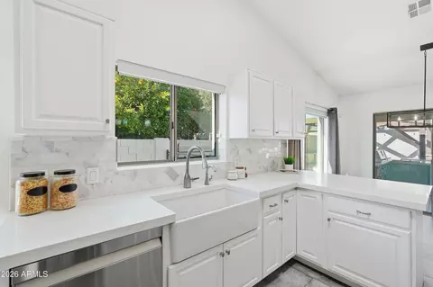 Kitchen - 756 E Palomino Dr, Gilbert, AZ 85296 photo 4 of 5