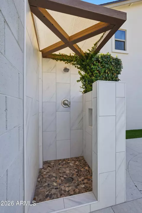 Bath - 756 E Palomino Dr, Gilbert, AZ 85296 photo 5 of 5