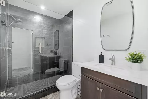 Bath - 756 E Palomino Dr, Gilbert, AZ 85296 photo 4 of 5