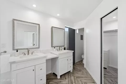 Bath - 756 E Palomino Dr, Gilbert, AZ 85296 photo 2 of 5