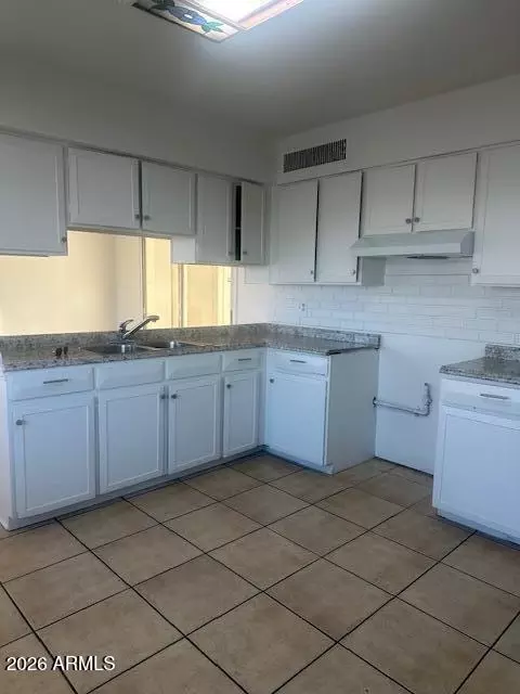 Kitchen - 6808 N 30th Dr, Phoenix, AZ 85017 photo 3 of 3