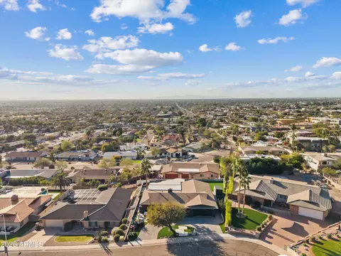 View/Area - 6832 N 24th Pl, Phoenix, AZ 85016 photo 2 of 9