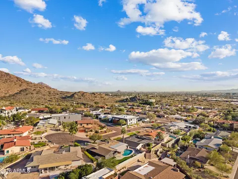 View/Area - 6832 N 24th Pl, Phoenix, AZ 85016 photo 3 of 9