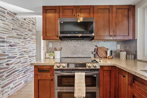 Kitchen - 6832 N 24th Pl, Phoenix, AZ 85016 photo 3 of 4