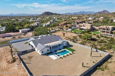 View/Area - 8042 E Palm Ln, Mesa, AZ 85207 photo 2 of 4