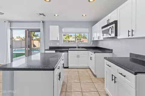 104 E Milada Dr, Phoenix, AZ 85042 photo 9