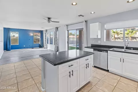 104 E Milada Dr, Phoenix, AZ 85042 photo 8