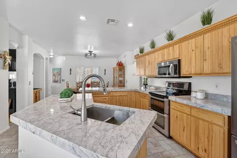 Kitchen - 1557 W Greasewood St, Apache Junction, AZ 85120 photo 4 of 8