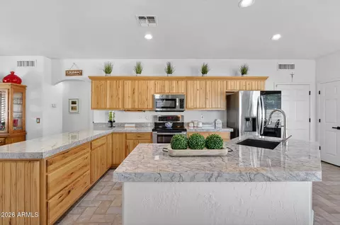 Kitchen - 1557 W Greasewood St, Apache Junction, AZ 85120 photo 1 of 8