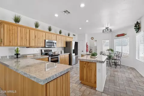 Kitchen - 1557 W Greasewood St, Apache Junction, AZ 85120 photo 5 of 8