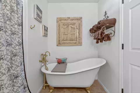 Bath - 1557 W Greasewood St, Apache Junction, AZ 85120 photo 3 of 5