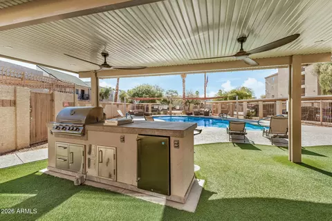 Exterior - 920 E Devonshire Ave #2027, Phoenix, AZ 85014 photo 8 of 9